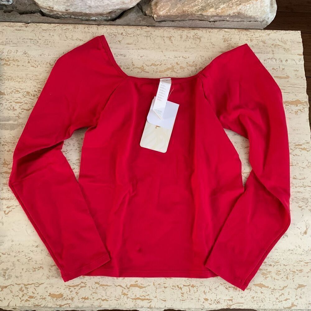 New with tags Women’s red Fabletics top long sleeve workout top